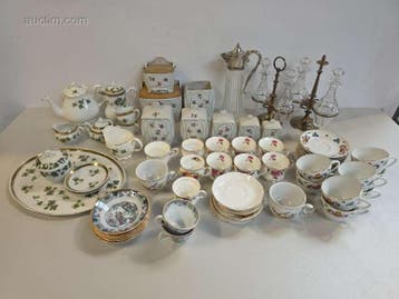 4 delig porseleinen servies, Nieuw