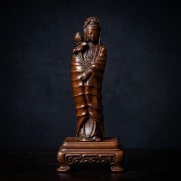 GRATIS VERZENDING Guanyin inclusief sokkel - Buxushout -