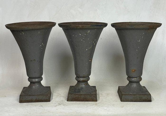 Pot (3) - kelkvazen - Gietijzer - set tuinvazen, Antiek en Kunst, Curiosa en Brocante