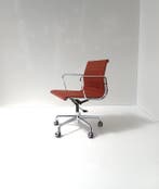 I.C.F. De Padova - Charles & Ray Eames - Bureaustoel - EA118
