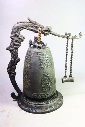 Brons - Bel, Dragon Dragon klok. Het kloklichaam is versierd