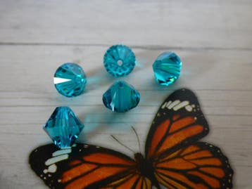 10 x Preciosa Kristal Bicone blue zircon  8mm  gat: 1mm, Hobby en Vrije tijd, Kralen en Sieraden maken, Ophalen of Verzenden, Nieuw