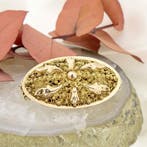 Antieke bicolor gouden broche van filigrain techniek, Ophalen of Verzenden, Gebruikt, Overige kleuren, Goud