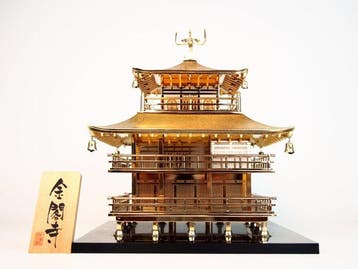 Figuur die de Kinkaku-ji-tempel  nabootst - Shwa periode