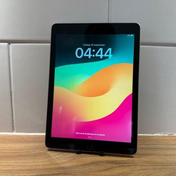 Apple iPad (6th Generation) 32GB Wifi - Mobiele telefoon, Spelcomputers en Games, Nieuw