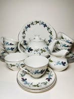 Royal Doulton - Theeservies (22) - Burgundy - Porselein