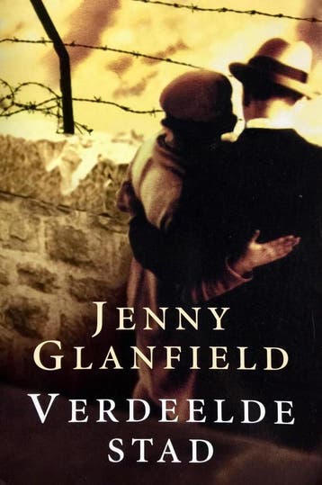 Verdeelde stad - J. Glanfield 9789056951436, Boeken, Romans, Verzenden, Gelezen, J. Glanfield