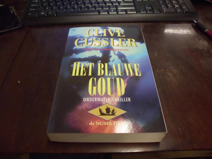 Het blauwe goud 9789051084429 Clive Cussler, Boeken, Thrillers, Gelezen, Verzenden