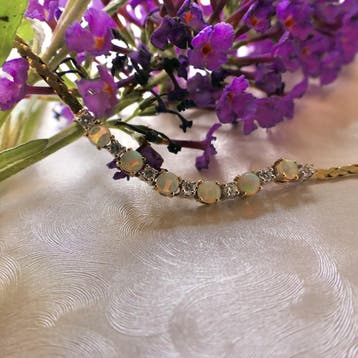 Gouden collier met vaste hanger van opaal en diamant 0,28..., Gebruikt, Ophalen of Verzenden, Met edelsteen, Goud