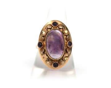 Een 14 krt. roségouden [rosegouden] ring met amethist, Gebruikt