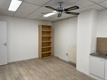 Instapklare kantoorruimte van 20 m² in de Sparndammerbuurt, Huur, Kantoorruimte
