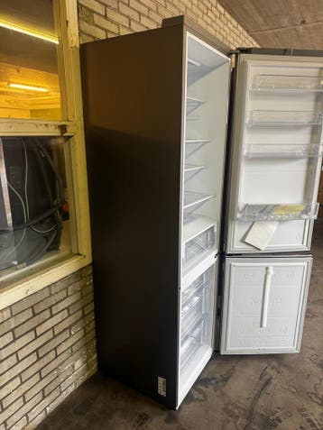 WEG=WEG: Samsung Koelvriescombinatie Zilver Energieklasse E, 200 liter of meer, Verzenden, Met aparte vriezer, 160 cm of meer