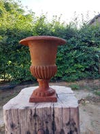 Decoratief ornament - Europa - heavy metal garden vase on