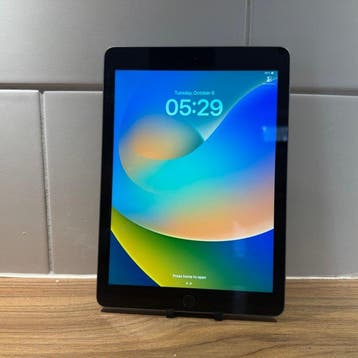 Apple iPad (5th Generation) 128GB Wifi - Mobiele telefoon, Nieuw