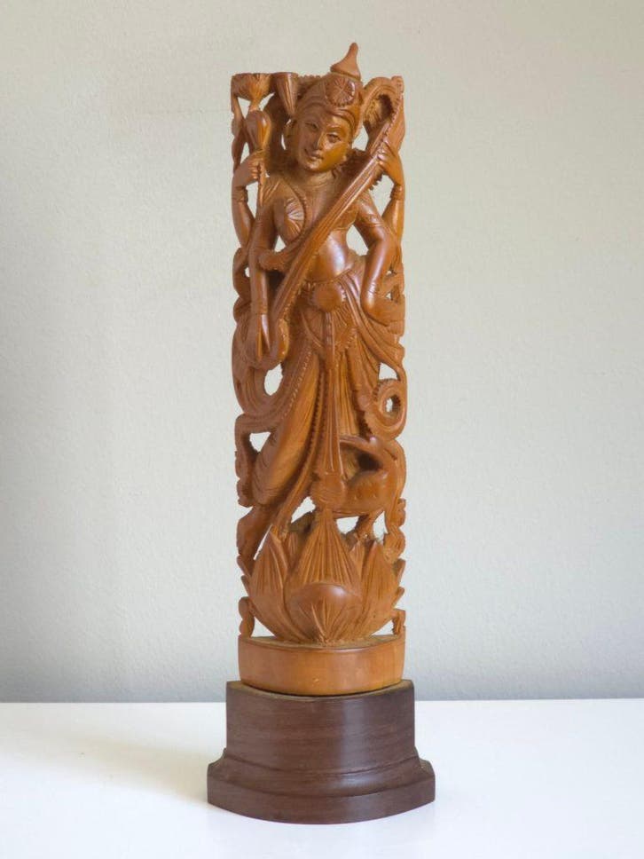 Handgesneden Vintage Beeld van Saraswati – 20e Eeuw –..., Antiek en Kunst, Kunst | Beelden en Houtsnijwerken, Overige stijlen