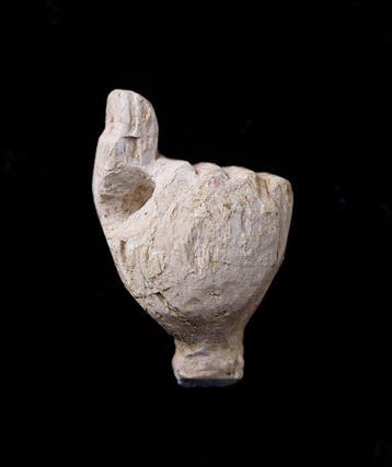 Oude Egypte, hand witte faience amulet - 2.4 cm