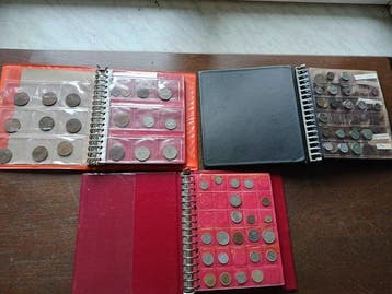 Wereld. 3 x OLD Album with veriaus intresting world Coins,