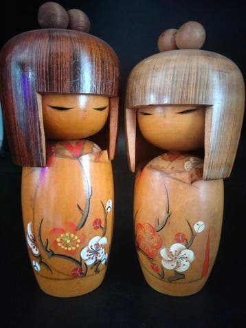 Twee Creatieve Vintage Kokeshi door Kojo Tanaka (volkskunst), Antiek en Kunst