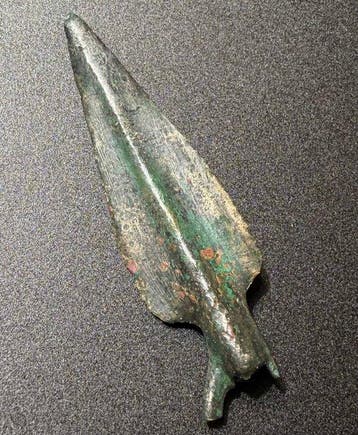 Oud-Grieks Bronzen pijlpunt met sokkel, bladachtige vorm en, Antiek en Kunst