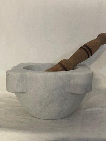 Vijzel en stamper (2) - marmer,hout - Marmeren vijzel met
