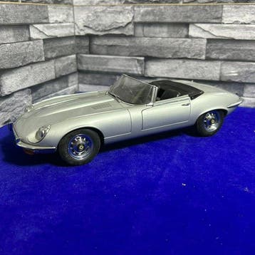 Autoart 1:18 - Modelauto - Jaguar E-Type Roadster Series 1, Nieuw