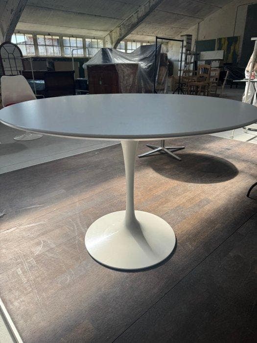 Knoll - Eero Saarinen - Tafel - Aluminium - De Tulip, Antiek en Kunst, Kunst | Designobjecten