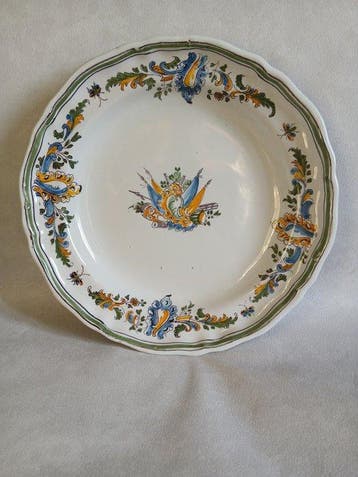 Manufacture Fouque - Bord - Aardewerk - bord met vlaggetjes