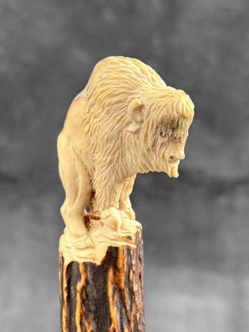 Snijwerk, NO RESERVE PRICE - Stunning bison Carving from a