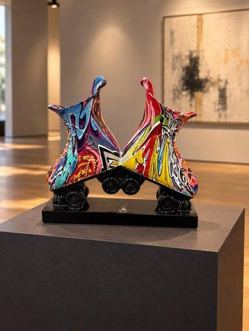 sculptuur, Graffiti Rollskates – Duo Sculptuur op Zwarte