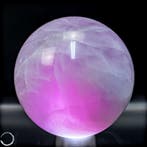 Majestueuze kunzit-beeld met fascinerend kattenoog-effect –