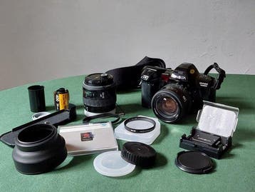 Minolta Dynax 7000i + AF Zoom 3.5-4.5/35–105mm + Accessories, Nieuw