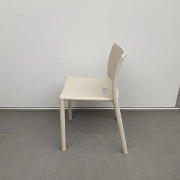 Magis Air chair kantinestoel - zandkleur kunststof zitting (, Huis en Inrichting, Stoelen, Ophalen of Verzenden, Nieuw