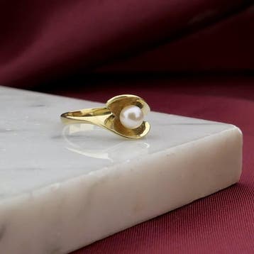 Vintage gouden ring met parel, Gebruikt, Ophalen of Verzenden, 17 tot 18, Met edelsteen