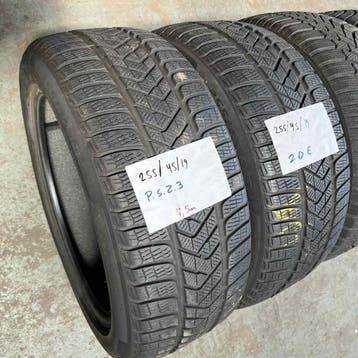 2 x Pirelli 255-45-19 Winterbanden 7,5mm, 19 inch, Gebruikt, 255 mm, Band(en)