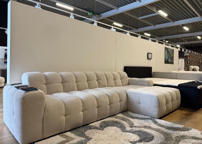 Ontdek de Stijlvolle Hoekbank Teddy in Wit (teddy-stof), Huis en Inrichting, Banken | Bankstellen, 300 cm of meer, 125 tot 150 cm