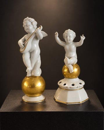 Gerold Porzellan Bavaria - Beeldje - Putti op vergulde bol –