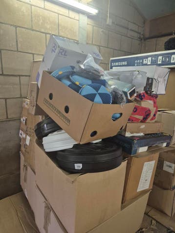 Pallet met veel Nieuwe Handel en Retouren meeste van Bol, Ophalen