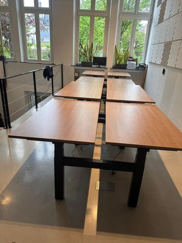 Ahrend Duo Zit Sta Bureau Elektrisch - Duo Werkplek, Huis en Inrichting, Verzenden, In hoogte verstelbaar, Zo goed als nieuw