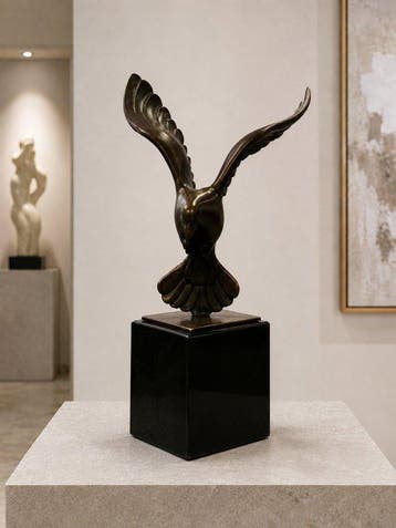 sculptuur, Bronzen duif in vlucht - vrede, vrijheid en