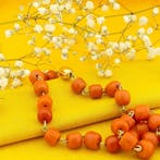 Bloedkoraal kralenketting met gouden slot, Sieraden, Tassen en Uiterlijk, Kettingen, Gebruikt, Overige kleuren, Ophalen of Verzenden