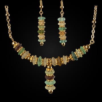 Oud-Romeins Ketting en oorbellen met Romeinse glazen kralen