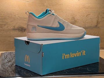 Nike - BOOK 2 x MC Donalds - Sneakers - Maat: EU 44.5 -, Nieuw