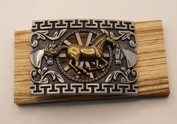 Buckle paard op schild met karrenwiel en paarden, Losse buckle of gesp, Overige kleuren, Verzenden, Geen merk