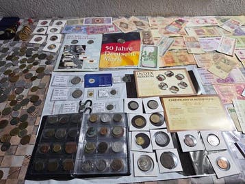 Wereld. Lotto di 300 items (Zonder minimumprijs)
