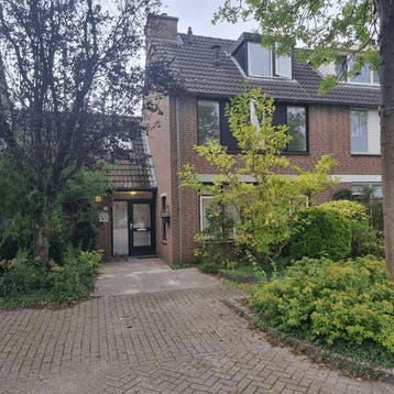 Huis in Alphen Aan Den Rijn gevonden voor €2100,- pm