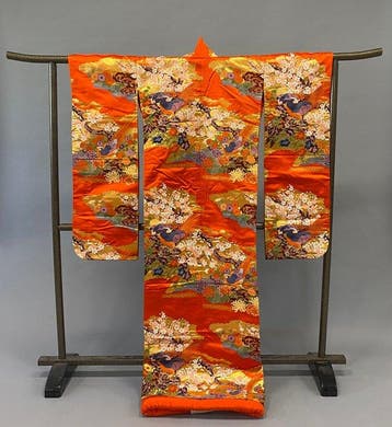 Een fijne zijden brokaat-uchikake, nieuwe oude voorraad,