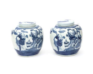 Twee blauw-witte porseleinen gemberpotten, China, 19e eeuw