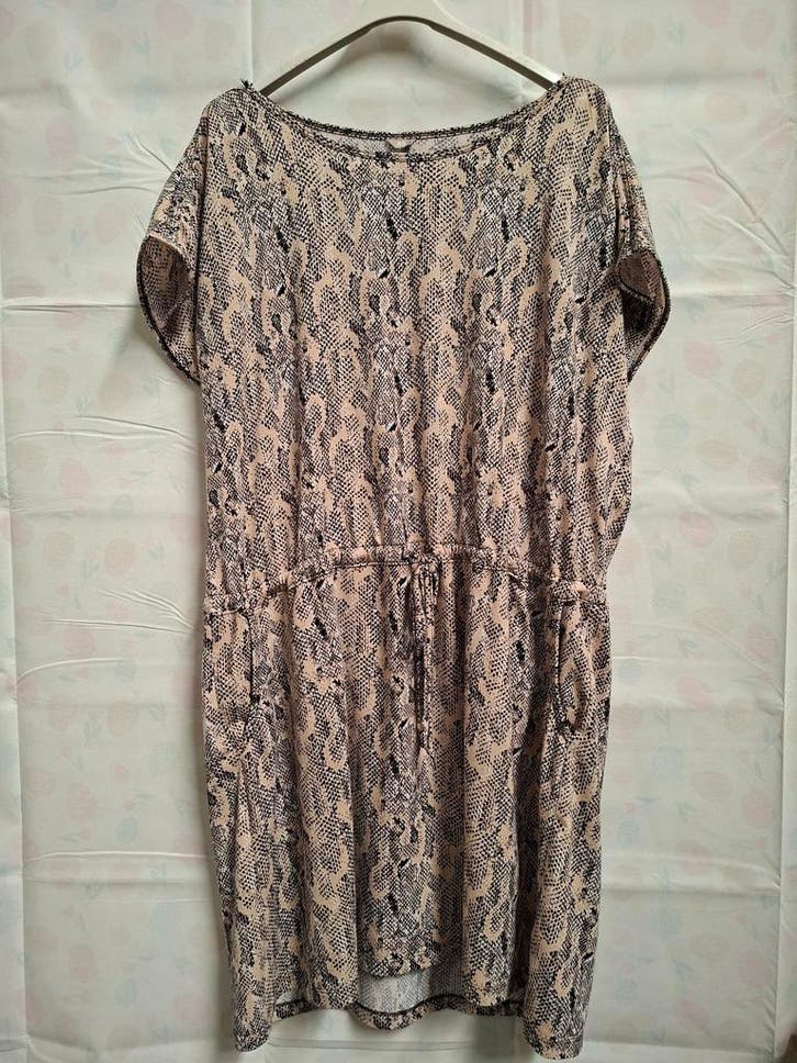 Zeeman jurk slangenprint beige/zwart maat 48, Kleding | Dames, Jurken, Knielengte, Beige, Maat 46/48 (XL) of groter, Zo goed als nieuw