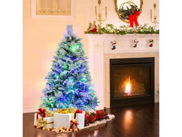 Coast Kunstkerstboom 136 cm - Besneeuwd met Kegels - 160 LED, Diversen, Kerst, Verzenden, Nieuw