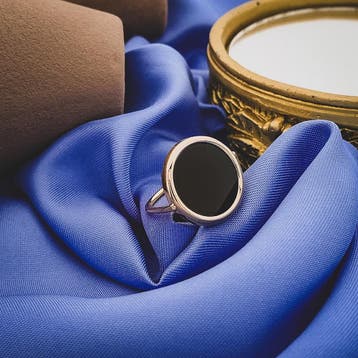 Rosé gouden ring met onyx, Gebruikt, Ophalen of Verzenden, Kleiner dan 17, Met edelsteen